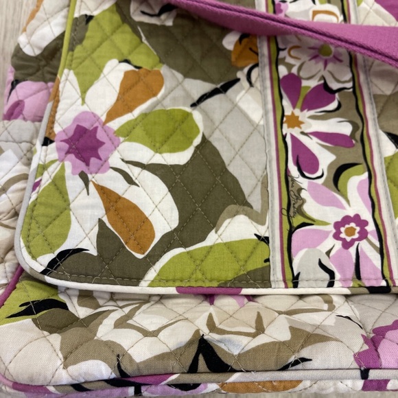 Vera Bradley Messenger Diaper Bag With Changing Pad - Picture 10 of 11